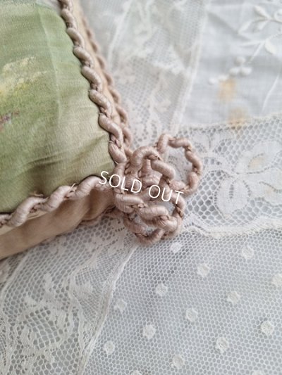 画像7: アンティークシルクハンキーケース