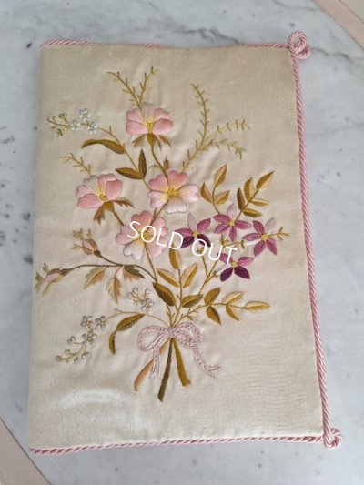 画像2: アンティーク刺繍ハンキーケース
