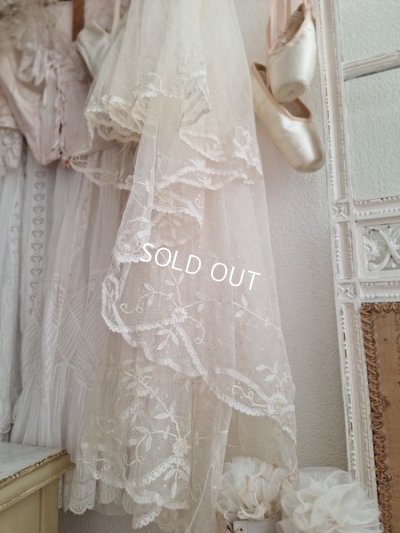 antiqueveil