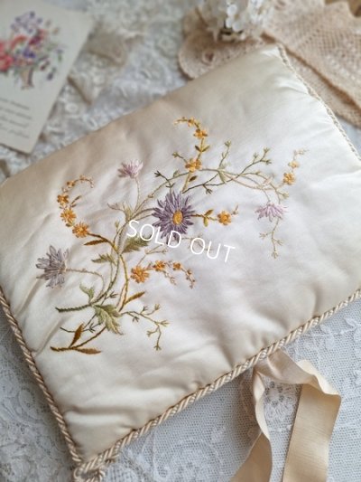 antiquesilkhankycase