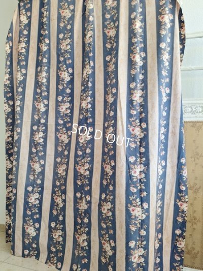 画像2: アンティークローズ柄カーテン