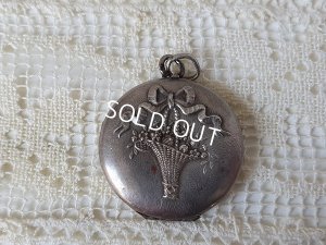 画像2: 花かごレリーフペンダントトップ