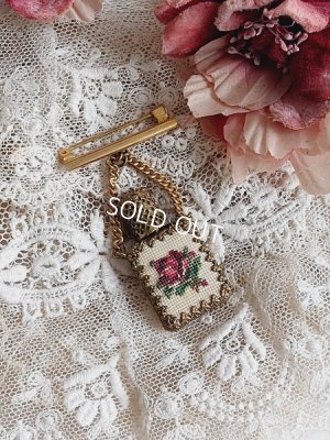 petitneedlepointbrooch