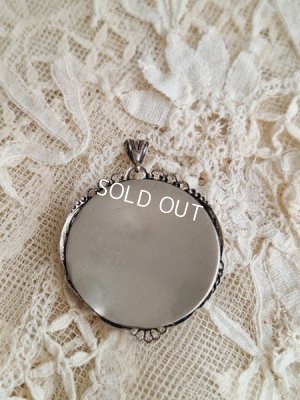 画像9: アンティークプチポワンすみれ柄ペンダントトップ