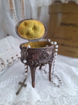 antiquejewelrycase