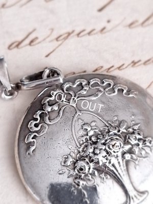 画像3: 花かごレリーフペンダントトップ