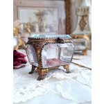 画像: アンティークガラスジュエリーケース