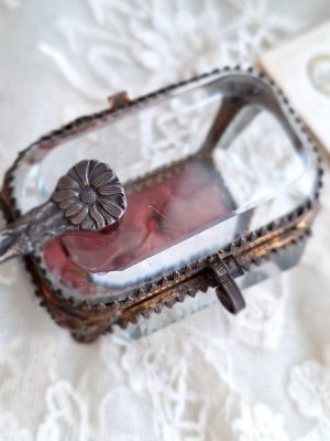 画像17: アンティークガラスジュエリーケース