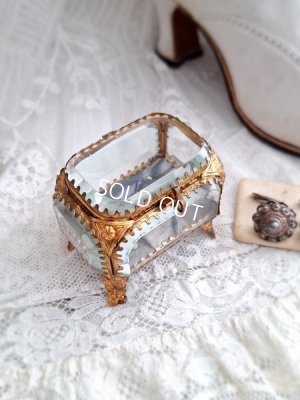 glassjewelrycase