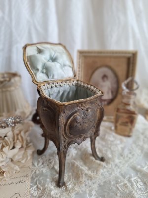 画像2: ロココクッション付ジュエリーボックス