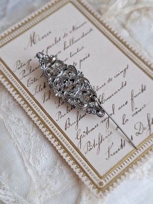 画像10: パープルガラスブローチ