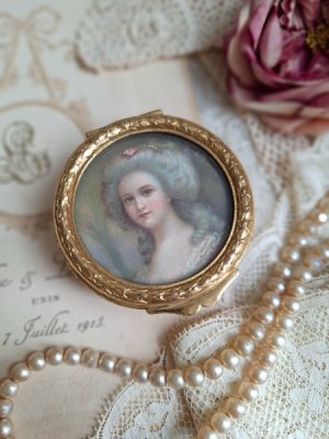 antiquejewelrycase