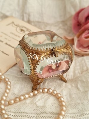 glassjewelrycase
