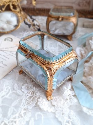 antiqueglassjewelrycase