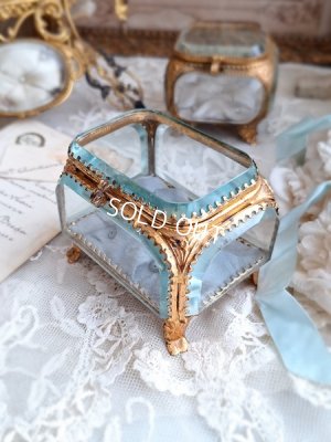 antiqueglassjewelrycase