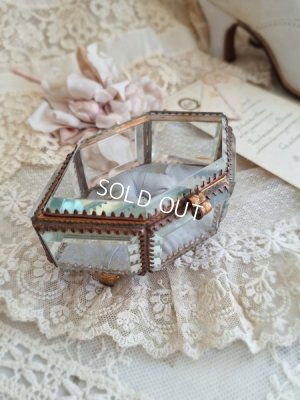 glassjewelrycase
