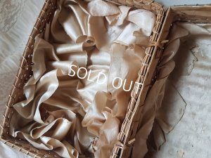 画像11: バスケット付きビスクドール