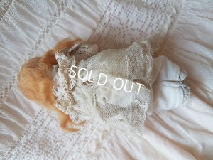 画像16: バスケット付きビスクドール