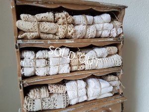 画像2: レース付きドールキャビネット