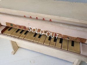 画像11: ピンクのトイピアノ