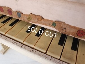 画像12: ピンクのトイピアノ