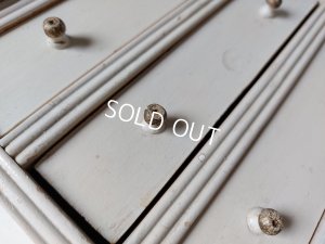 画像2: アンティーク白いドールドロワー