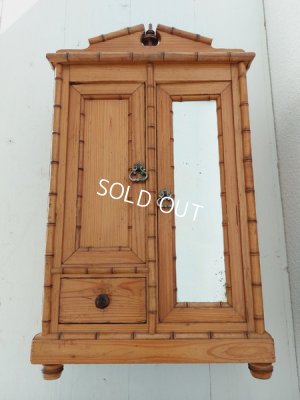 画像2: アンティークドールキャビネット
