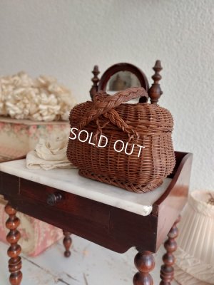 antiquebasket