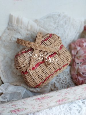 antiquedollbasket