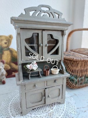 antiquedollcupboard