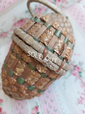 画像13: アンティークたまご型ドールバスケット