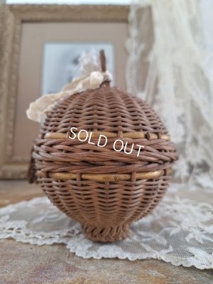 画像11: アンティークエッグ型ドールバスケット