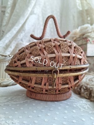 画像2: アンティークたまご型ドールバスケット