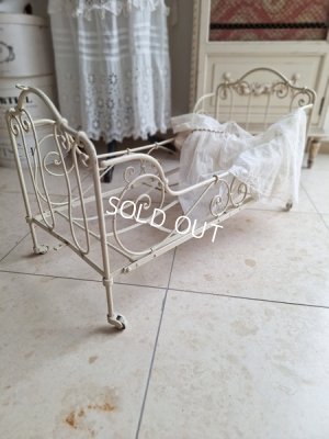 antiquedollbed