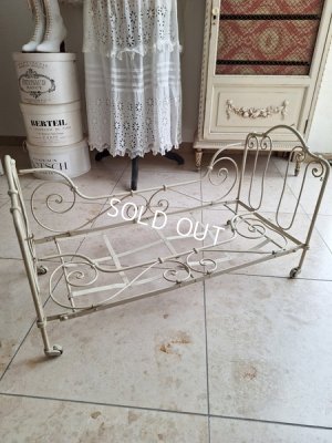 画像2: アイアン製ドールベッド