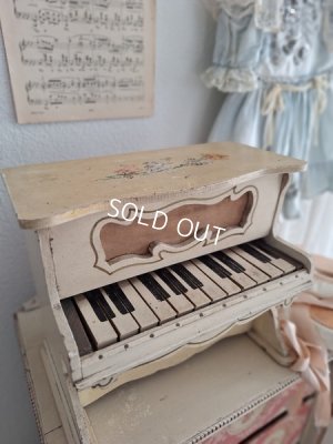frenchantiquetoypiano