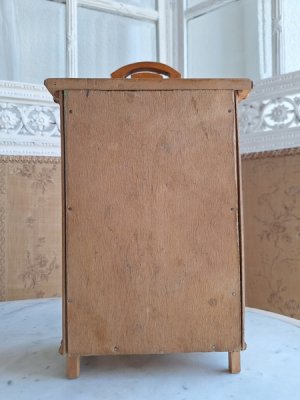 画像16: レース付ドールキャビネット