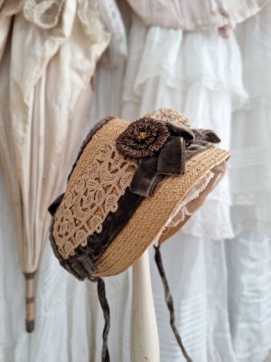 antiquedollbonnet