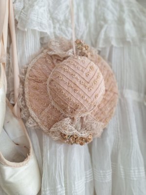 dollhat