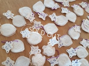 画像9: アンティークモノグラムレースキャビネット