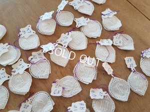 画像13: アンティークモノグラムレースキャビネット