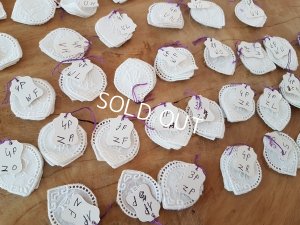 画像20: アンティークモノグラムレースキャビネット