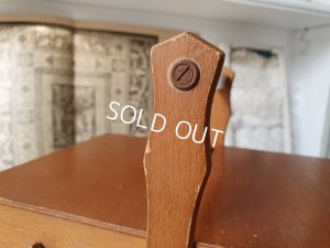 画像10: 猫脚の小さなソーイングボックス