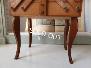 画像8: 猫脚の小さなソーイングボックス