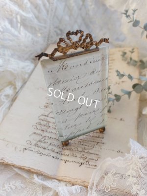 antiqueribbonphotostand