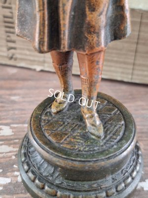 画像5: アンティークドールを抱える少女像