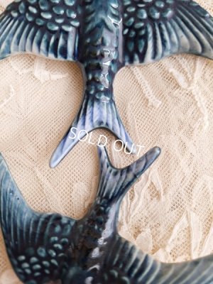 画像4: アンティーク陶器ツバメ2羽セット