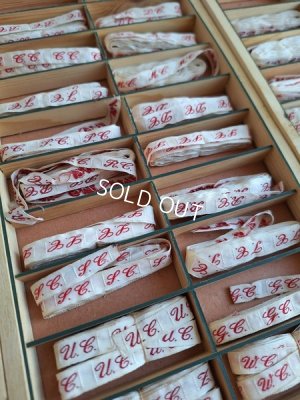 画像26: アンティークイニシャルテープキャビネット