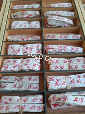 画像32: アンティークイニシャルテープキャビネット