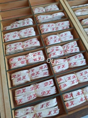 画像37: アンティークイニシャルテープキャビネット